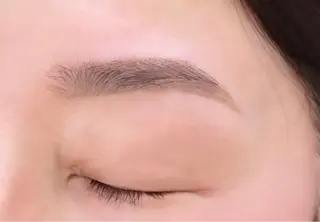 アイブロウ 尾崎 愛華のマツエク・マツパデザイン