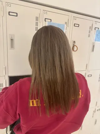 セミロング カラー ヘアアレンジ ミドウチ アヤカのヘアスタイル
