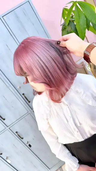 セミロング カラー ブリーチ特化🌈 MANATOのヘアスタイル