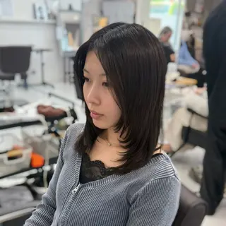 ミディアム 榎本 雪来のヘアスタイル