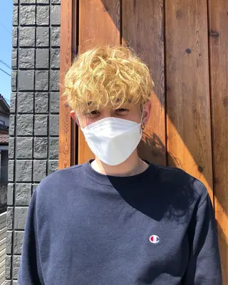 ショート カラー パーマ 本田 央介のヘアスタイル