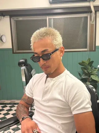 ショート メンズ 足立 享祐のヘアスタイル