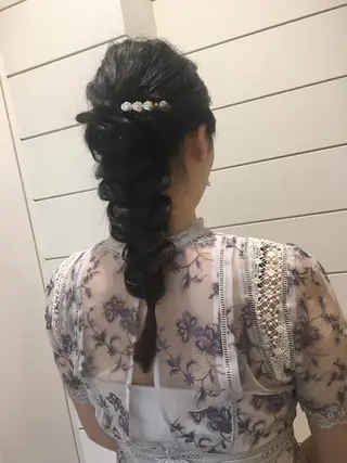 ロング ヘアアレンジ 鍵山 千秋のヘアスタイル