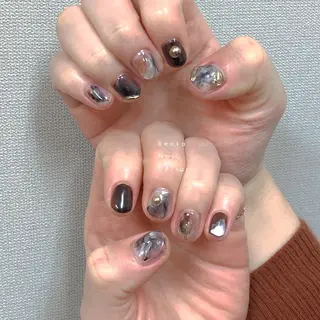 ミディアム ネイル Blowe ニュアンスのネイルデザイン