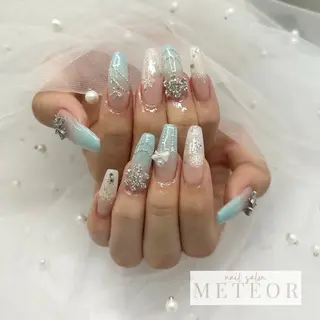 ネイル METEOR💫 staffのネイルデザイン