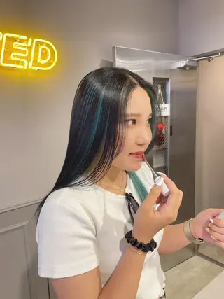 セミロング カラー 抜け感レイヤー︴ ニュアンスカラーのヘアスタイル
