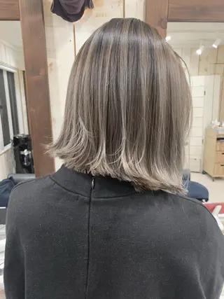 ミディアム カラー 鷺谷 玲奈のヘアスタイル