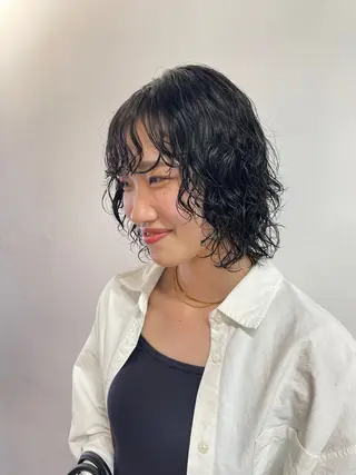 ミディアム パーマ スズキ シオリのヘアスタイル