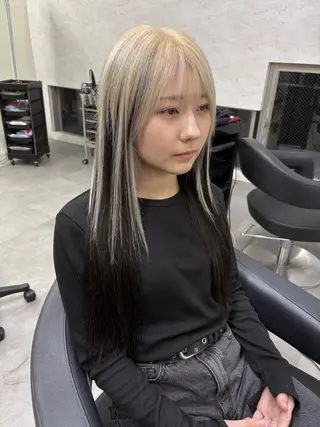 ロング ブリーチなしカラー ダブルカラーエクステのヘアスタイル