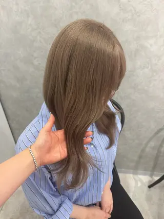 セミロング 盛れる透明感カラー/ レイヤー/みずき🩰のヘアスタイル