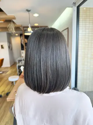 ミディアム カラー ツキダテ ユイのヘアスタイル
