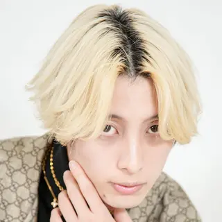 ミディアム カラー パーマ メンズ 🔥メンズ極🔥韓国 シャドウ/波巻き柿崎のヘアスタイル