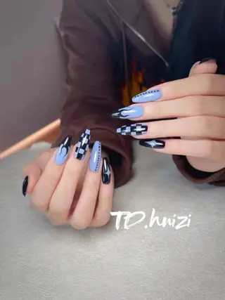 セミロング めぐみのネイルサロン スタッフ練習のネイルデザイン