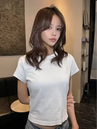 セミロング 透明感×艶カラー🤍 🌟YOSHIKIのヘアスタイル
