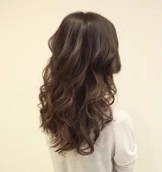 ロング カラー パーマ ヘアアレンジ 大阪レミーエクステ チビ編み込みのヘアスタイル