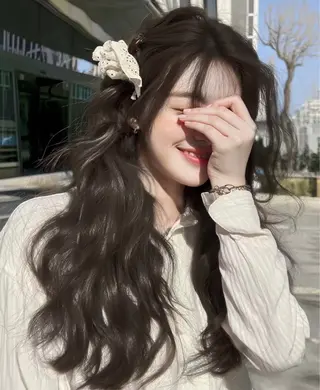 ロング カラー ラベンダー💜 グレージュ🩶のヘアスタイル
