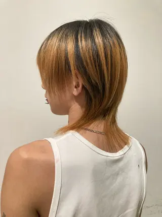 成沢 モニカのヘアスタイル