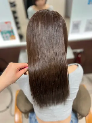 ロング moe 美髪矯正 さらさらストレートのヘアスタイル