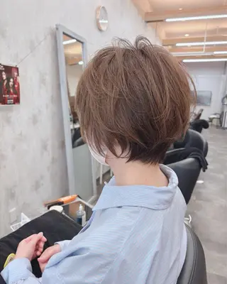 ショート カラー 藤田 麗安のヘアスタイル