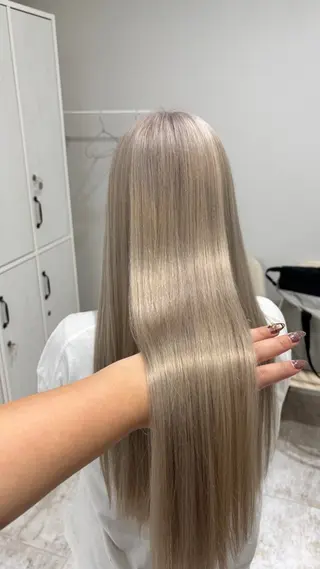 ロング カラー piLLon mayuのヘアスタイル