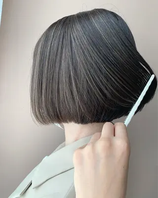 ショート カラー hubhair レイヤー/透明感のヘアスタイル
