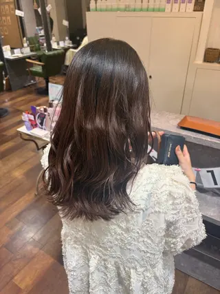 セミロング 艶髪/透明感カラー 下山 萌華のヘアスタイル