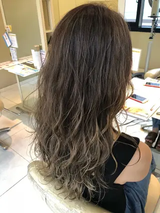 ロング カラー 廣野 愛香のヘアスタイル