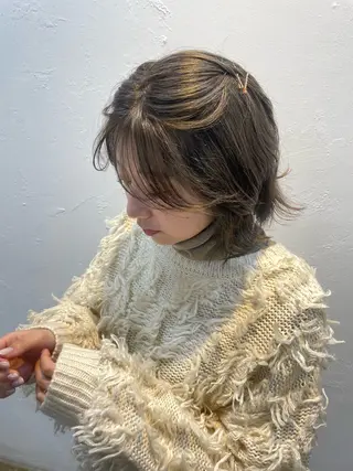 ショート カラー mina / 透明感ベージュカラーのヘアスタイル