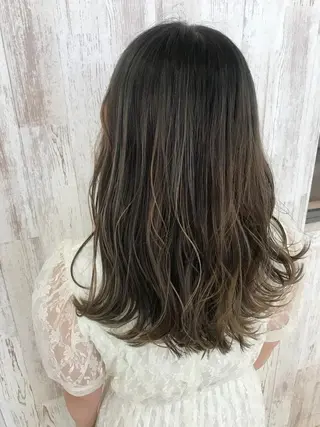 セミロング カラー Oopsレイヤー 加藤澄都のヘアスタイル