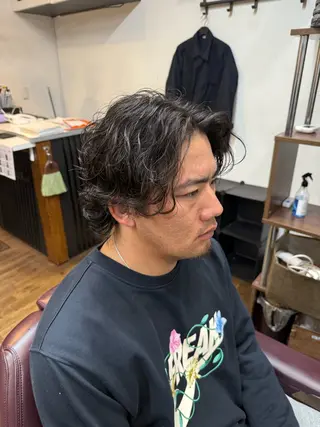 ミディアム パーマ メンズ 菅野 誠のヘアスタイル