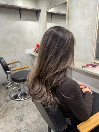 ロング 横浜🦋ハイトーン 🫐シャドウルーツのヘアスタイル
