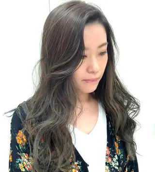 セミロング 美容歴20年 岩田芳郎のヘアスタイル