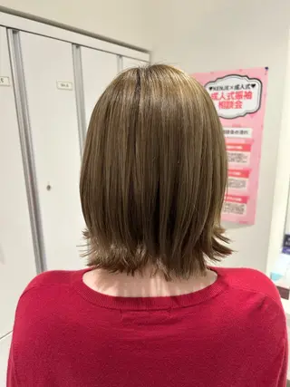 ミディアム カラー ゆめ ベージュカラーのヘアスタイル