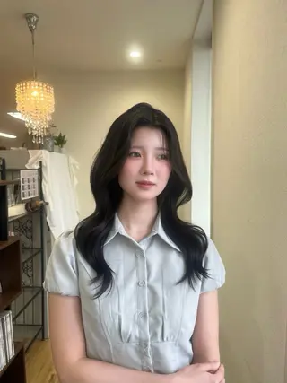 セミロング 喜屋武 美月のヘアスタイル