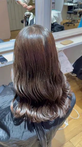 ロング 関 彩花のヘアスタイル