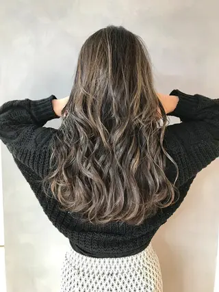 ロング カラー ブリーチ&髪質改善 TAIGAのヘアスタイル