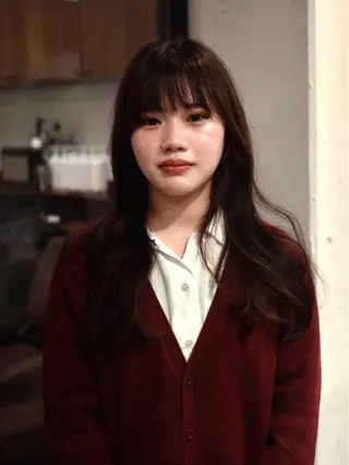 ロング ミウラ ハナキのヘアスタイル