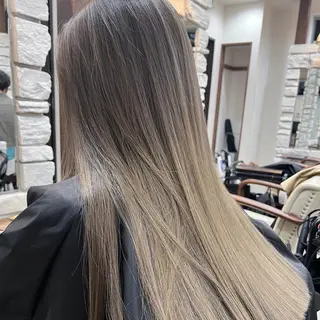カラー 巣山 友莉のヘアスタイル