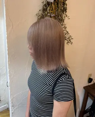 ミディアム カラー 浦野 妃菜のヘアスタイル