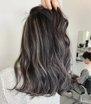 セミロング 山田 絵里菜のヘアスタイル