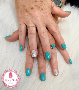 ネイル 💙🤍Tiary M🤍💙のネイルデザイン