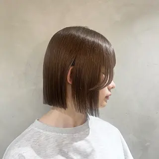 ミディアム 切りっぱなしボブ/ 艶カラー/綾莉のヘアスタイル