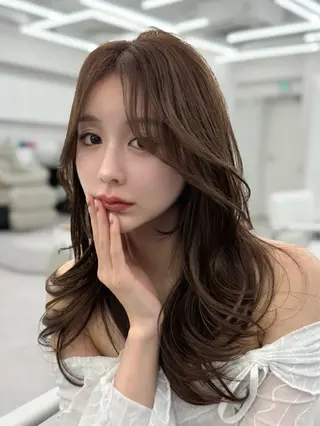 ロング カラー 顔まわりの神様✨ 透明感カラー藤嶋秀幸のヘアスタイル