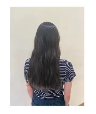 カラー 新嵩 真理のヘアスタイル