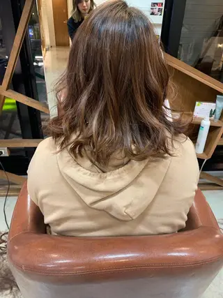 ミディアム 吉田 茉生のヘアスタイル