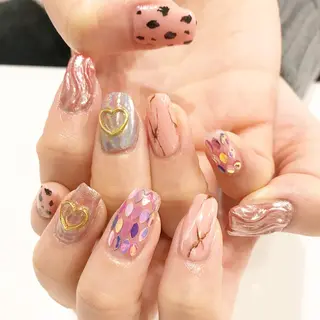 ネイル 板垣 綾乃のネイルデザイン