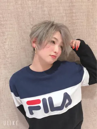 ショート カラー 齋藤 佳以のヘアスタイル
