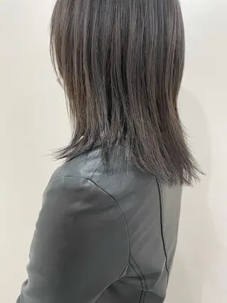 ミディアム カラー akane .のヘアスタイル