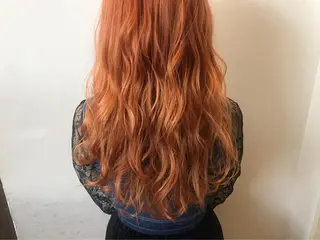 カラー ミヤワキ モモコのヘアスタイル