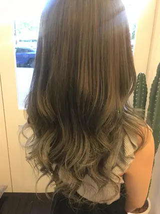セミロング ハイトーン得意😍 Lumiereのヘアスタイル